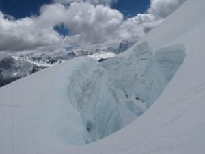 Crevasse sur le glacier Chopicalqui